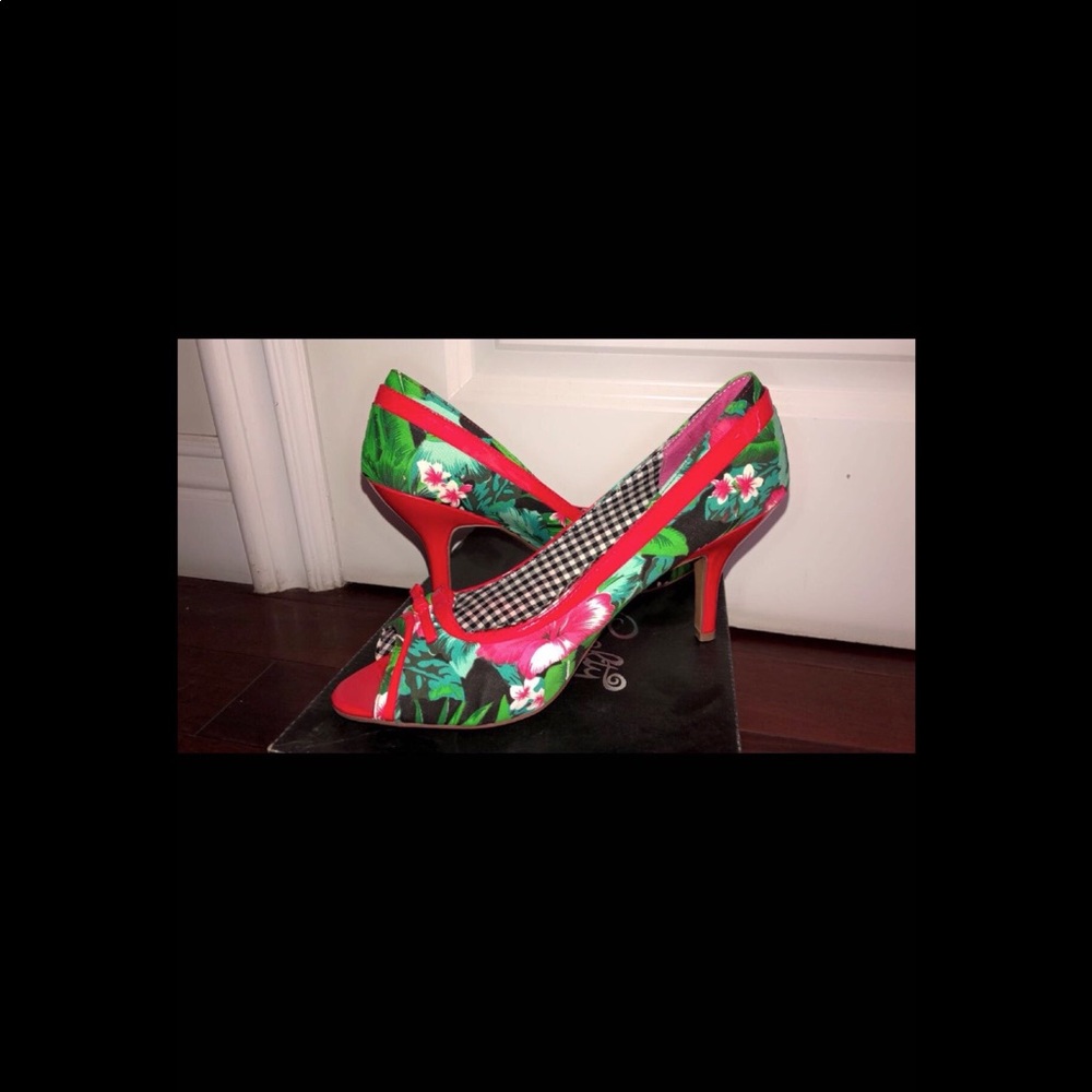 Naughty Monkey Women’s Natural calls pump NWT